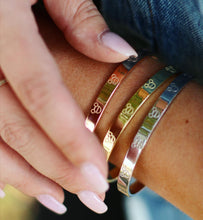 Load image into Gallery viewer, Luxe Mouse Bangle- BLACK FRIDAY EXCLUSIVE OFFER